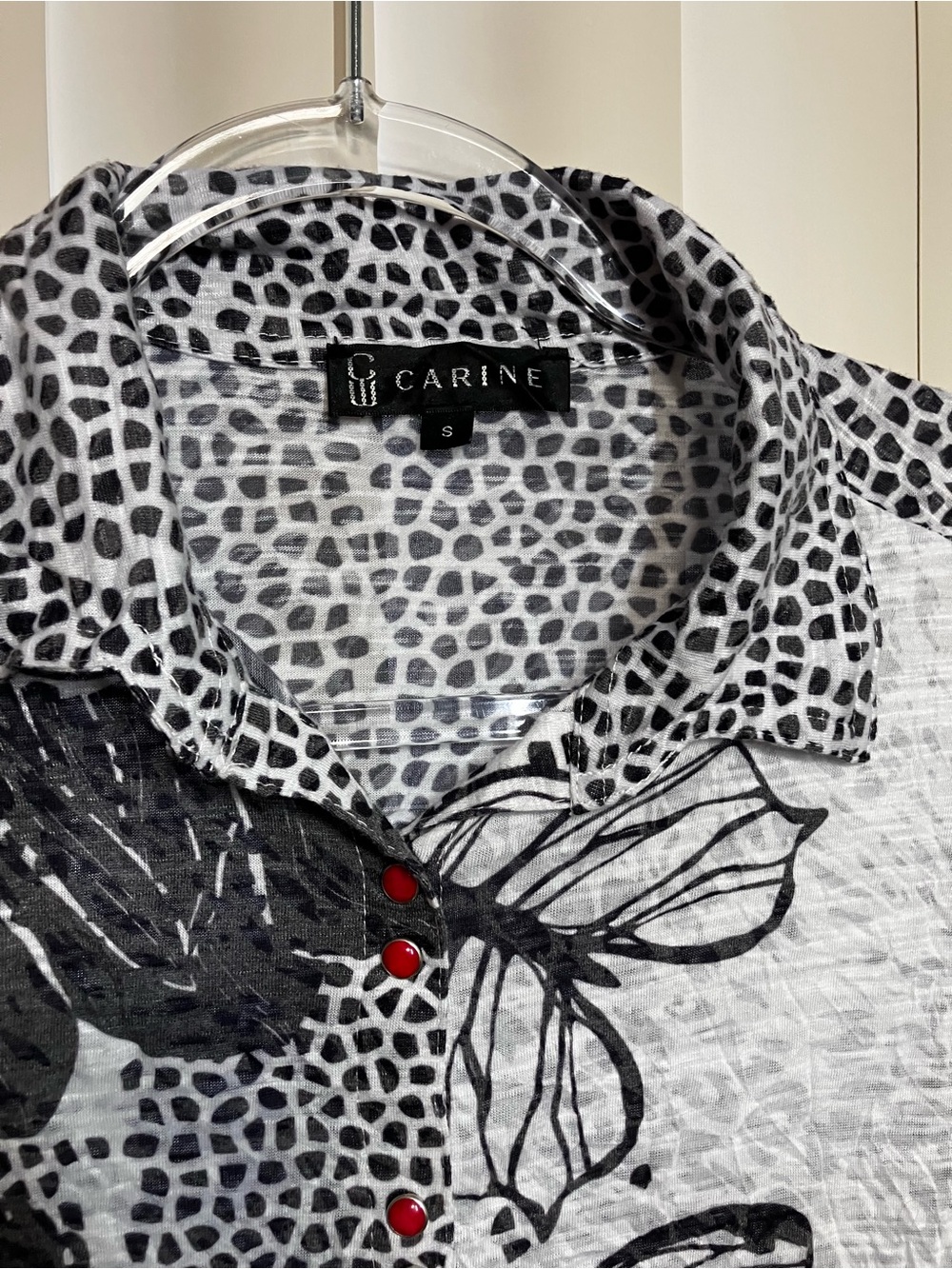 Black & White Floral Butterfly Button-Down Shirt - Picture 3 of 7